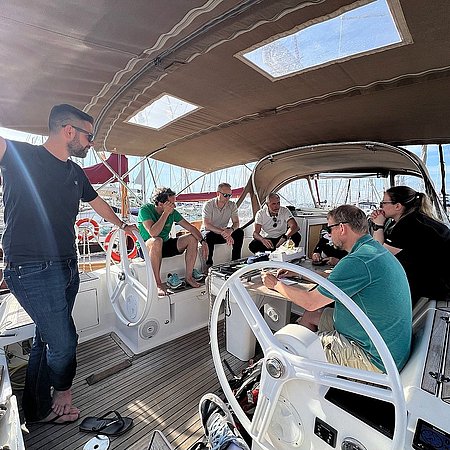 Crew W-NÖ-B: Segeln lernen - Theorie, Praxis, und jede Menge Begeisterung