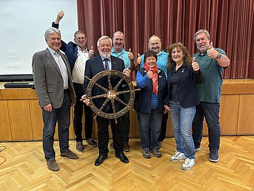 v.l.n.r. Franz Schalk, Hubert Pimingstorfer, am Steuer Daniel Kirchmeier, Alexander Stummvoll, Gabi Monz, Markus Reiterer, Gabi Gunda, Wolfgang Hurch. Verhindert: Mike Hecker.