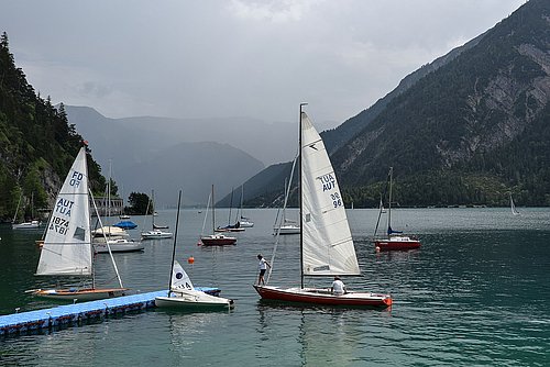 Über Pertisau zieht eine gewittrige Schauer hinweg